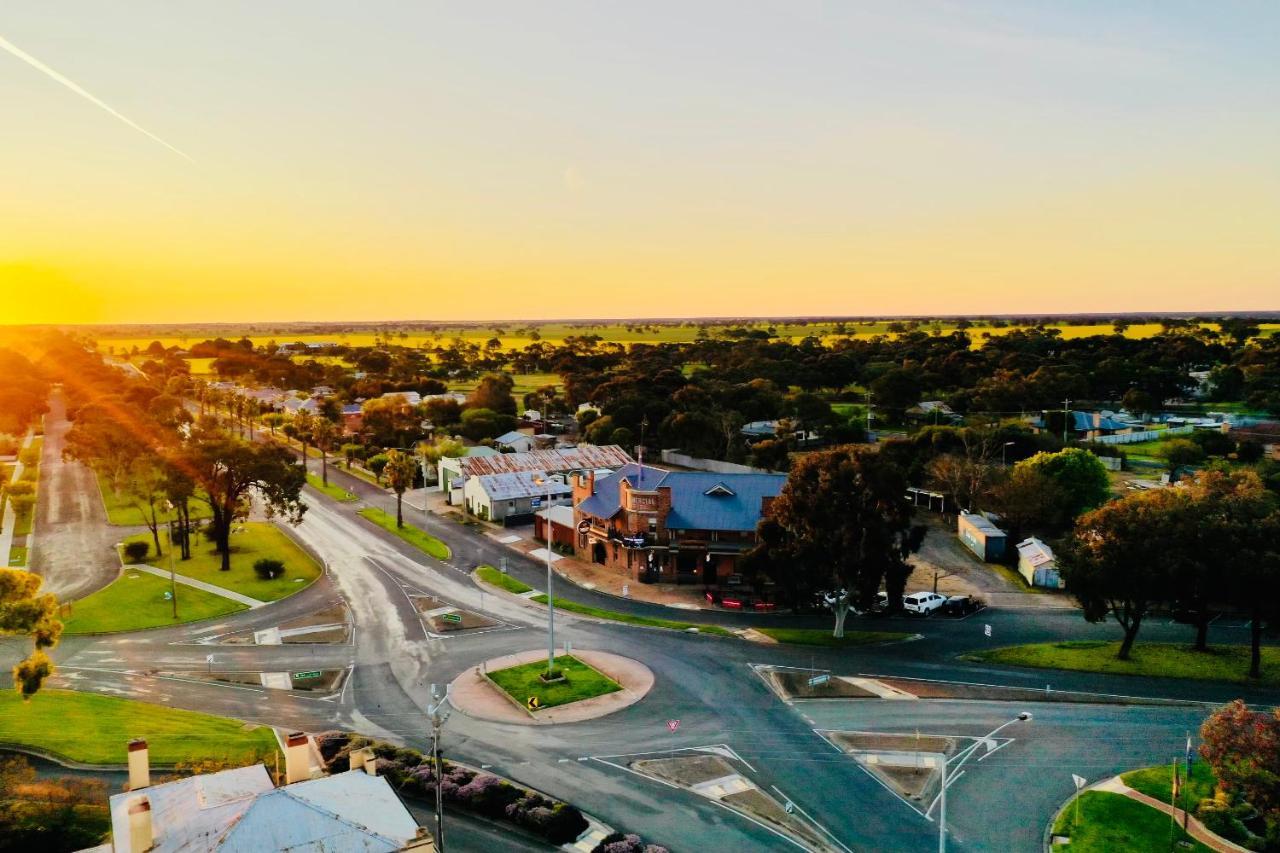 Commercial Hotel Kaniva Extérieur photo